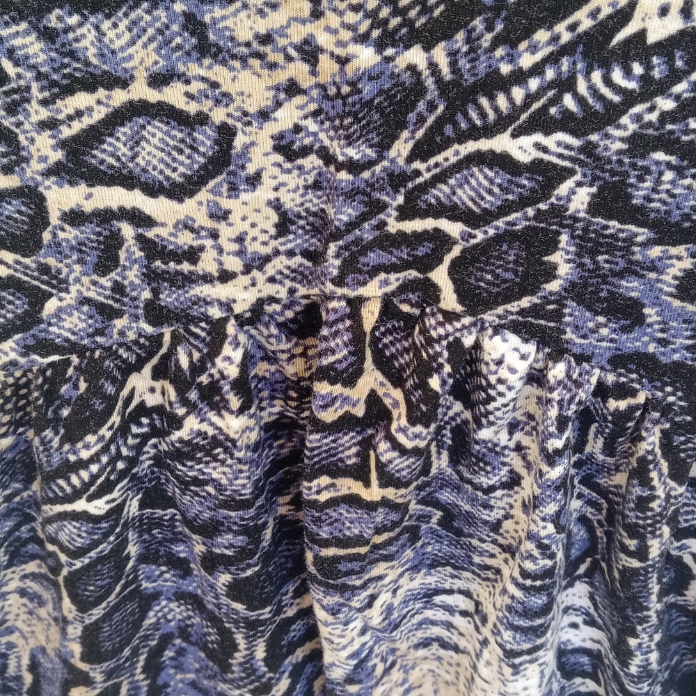 Animal/Snake Print Empire Waist V-neck Tank, XL - Picture 3 of 5